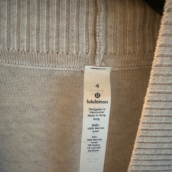 Lululemon Womens Sit in Lotus Wrap II- Size 4. Like New - Picture 5 of 5